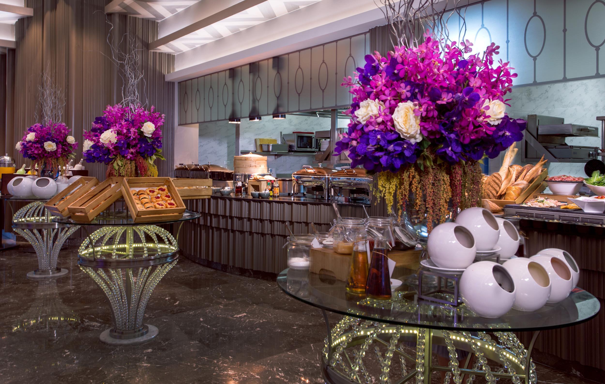 U Sathorn Bangkok - SHA Extra Plus Bagian luar foto